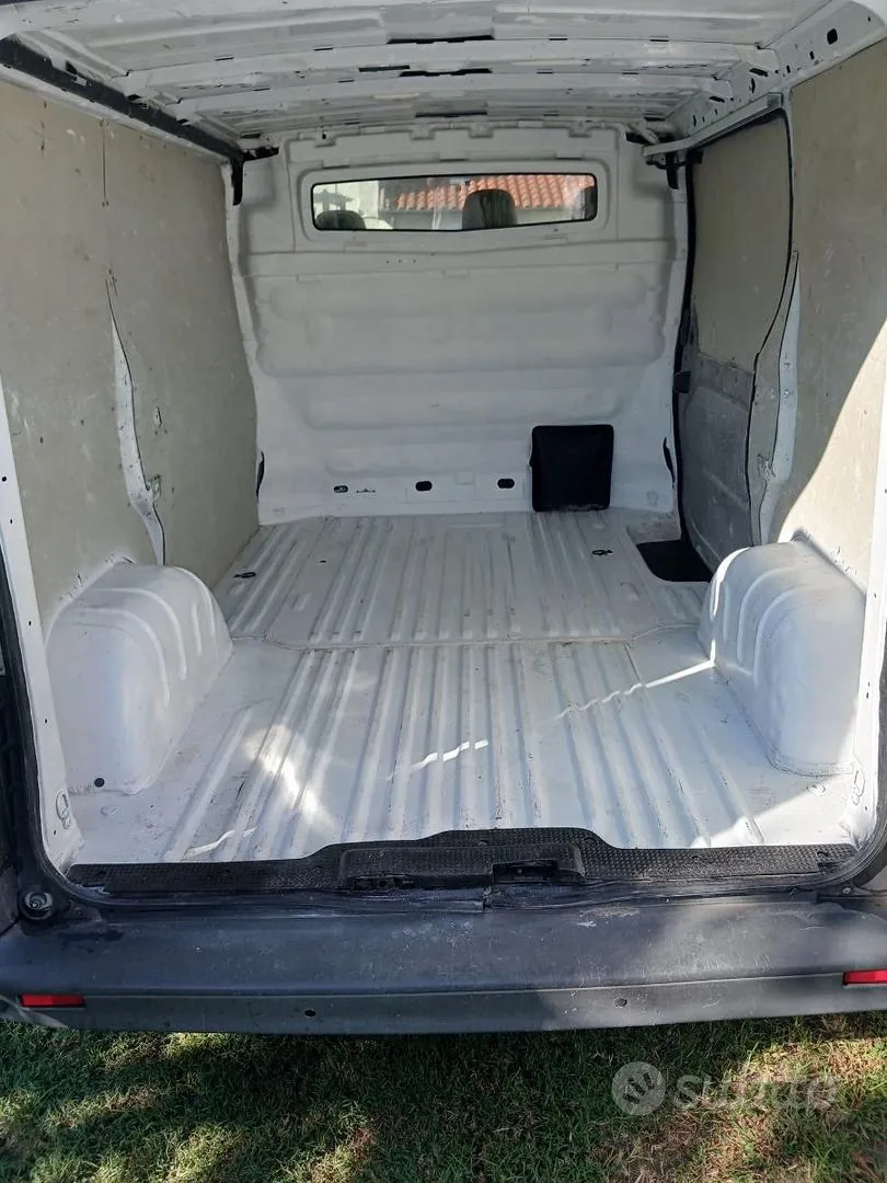 Opel Vivaro 2011 photo 4