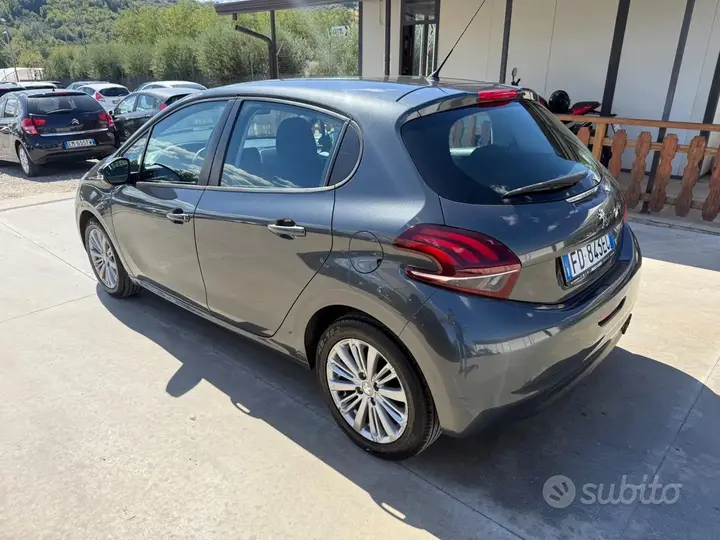 Peugeot 208 2016 photo 3