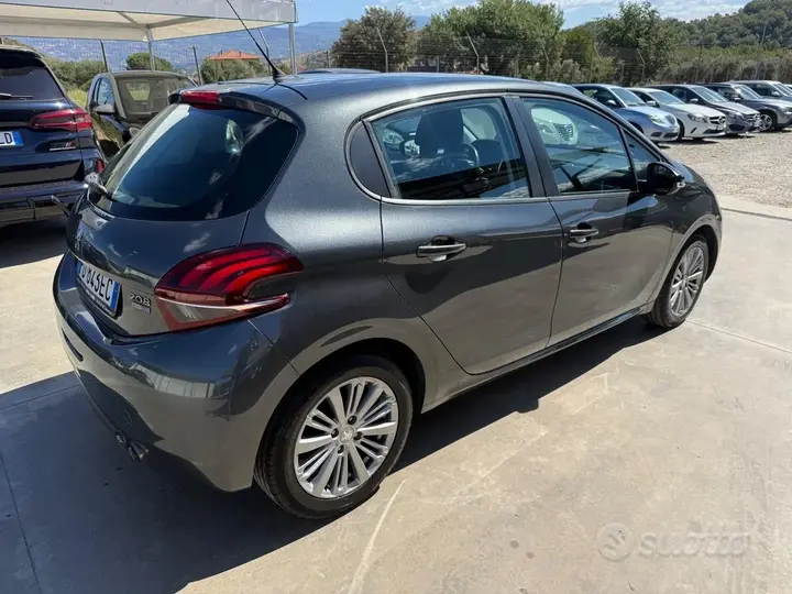 Peugeot 208 2016 photo 5