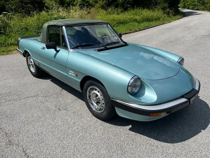 Alfa Romeo Spider 1983 photo 3
