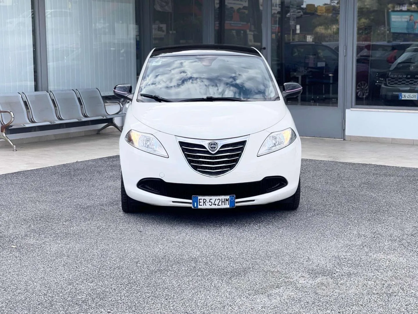 Lancia Ypsilon 2013 photo 2