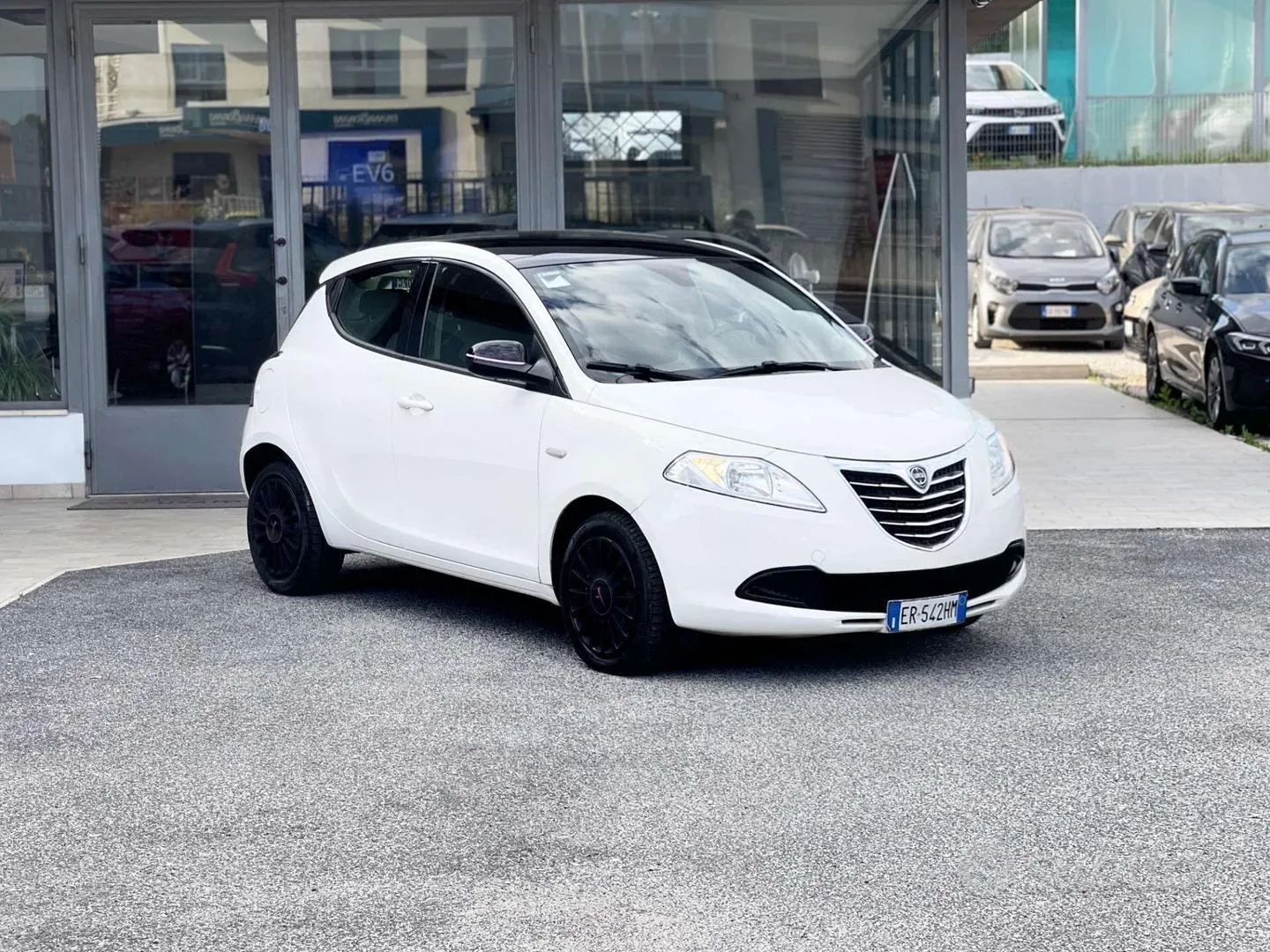 Lancia Ypsilon