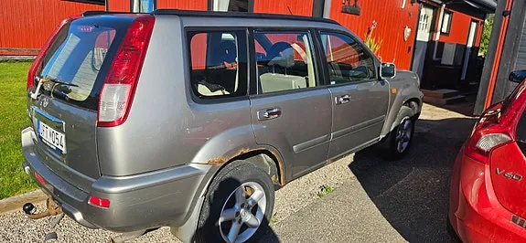 Nissan X-Trail 2003 photo 2