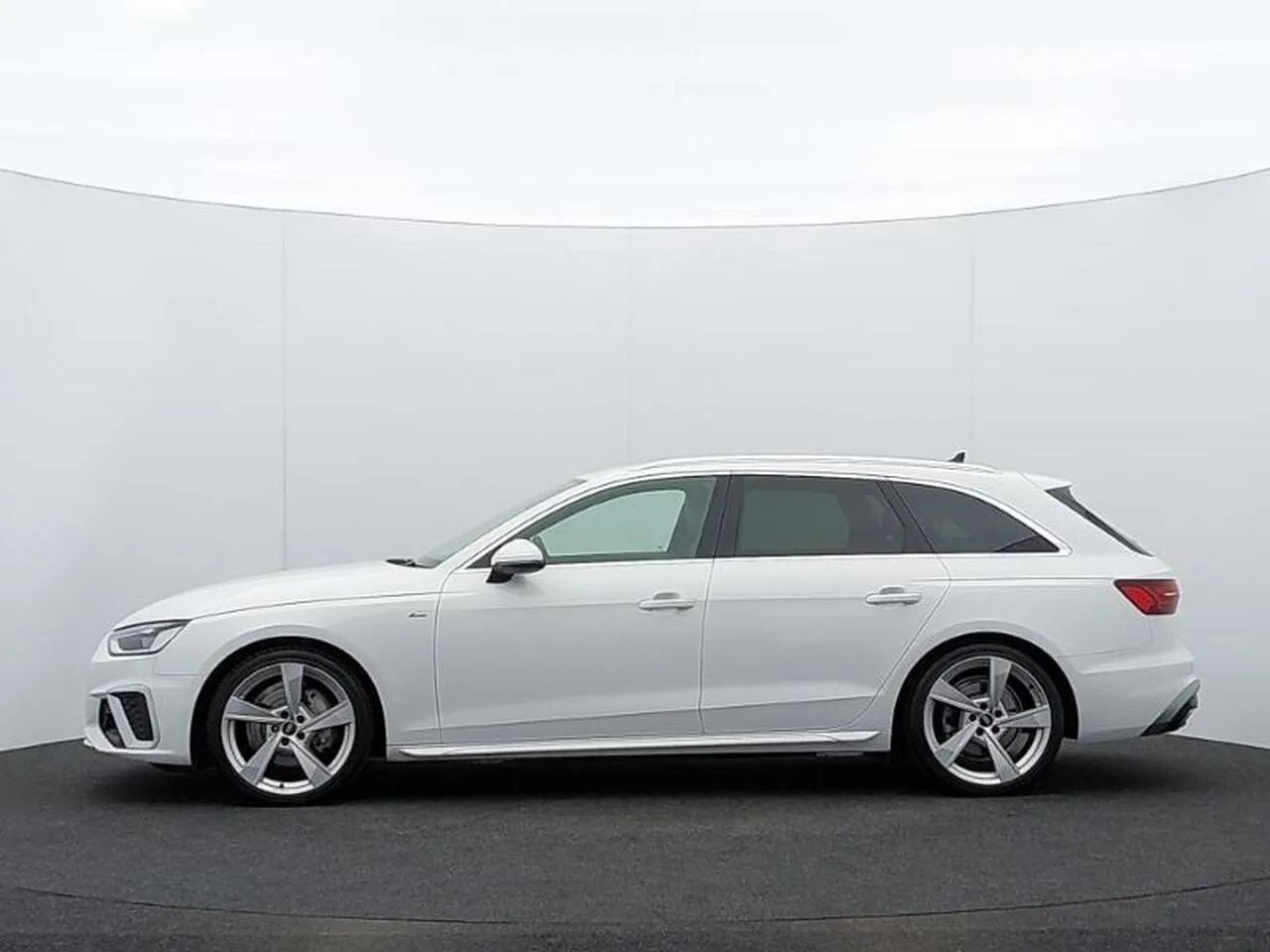 Audi A4 2022 photo 4