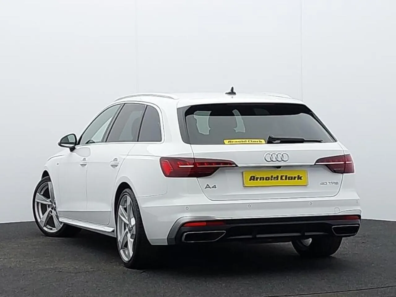 Audi A4 2022 photo 2