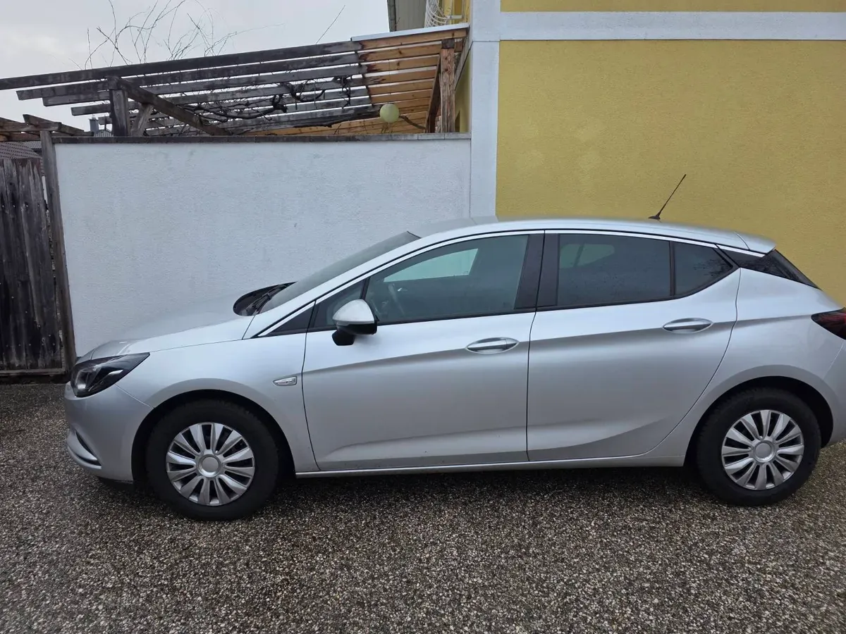 Opel Astra 2016 photo 2