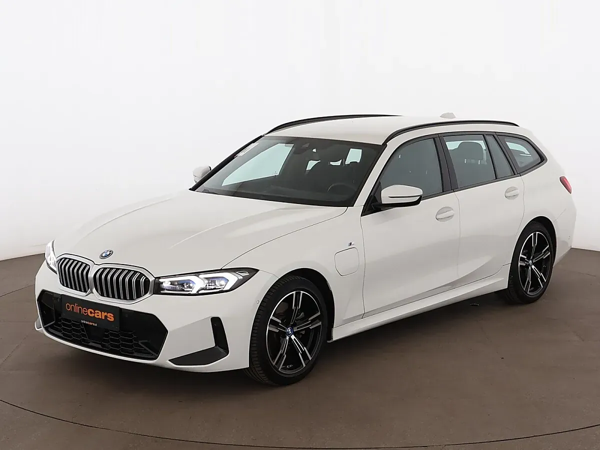 BMW 3 Series 2023 photo 2