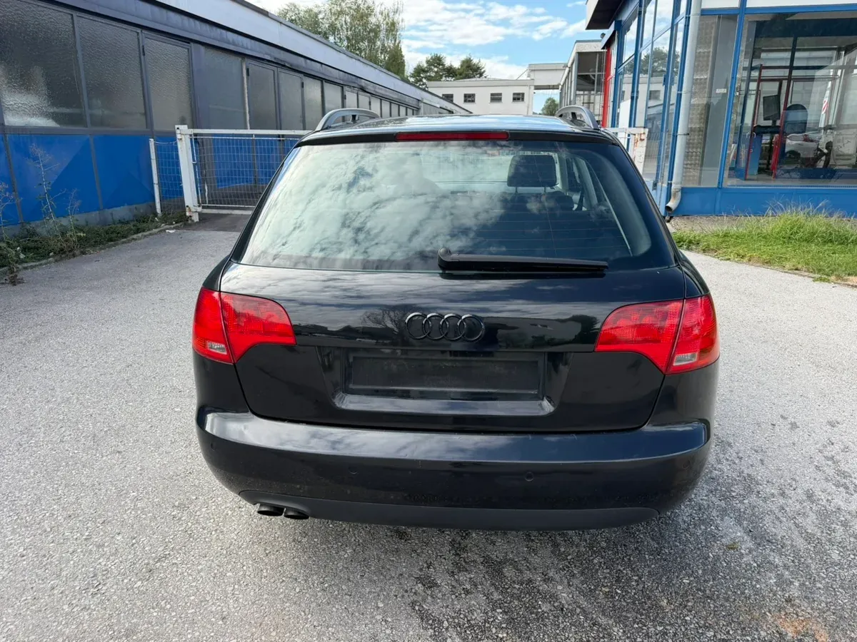 Audi A4 2009 photo 2