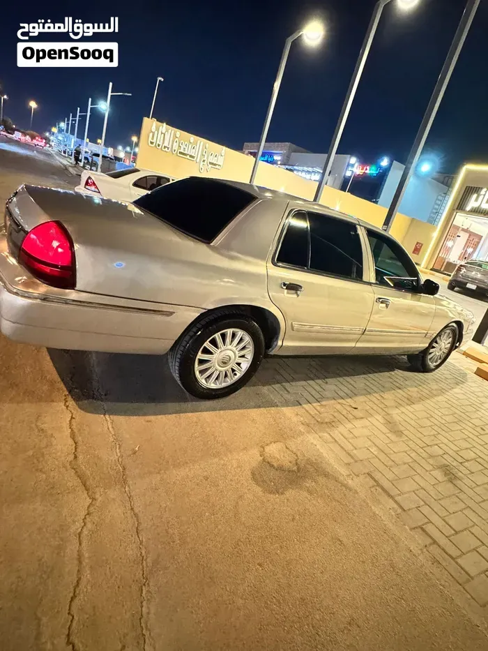 Ford Grand Marquis 2010 photo 3