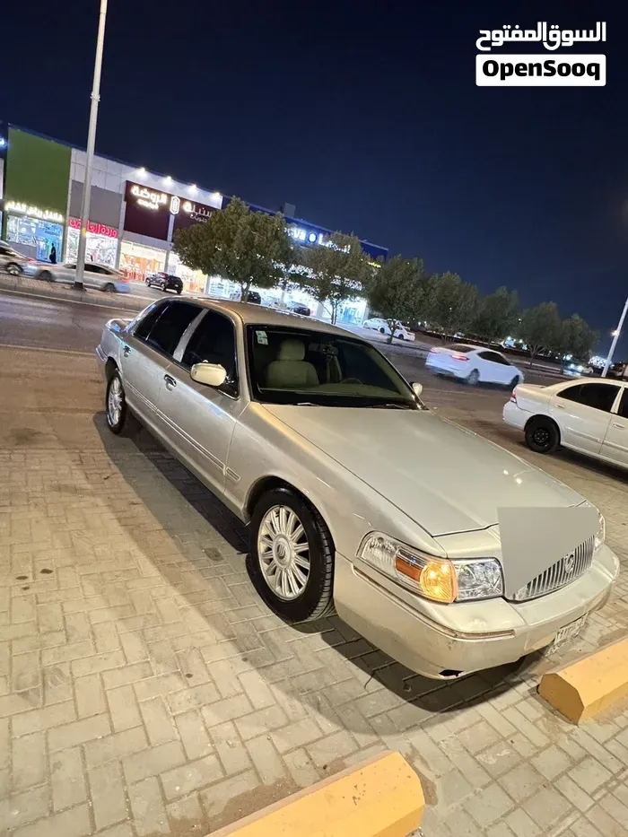 Ford Grand Marquis 2010 photo 4