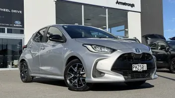 Toyota Yaris 2022 photo 2