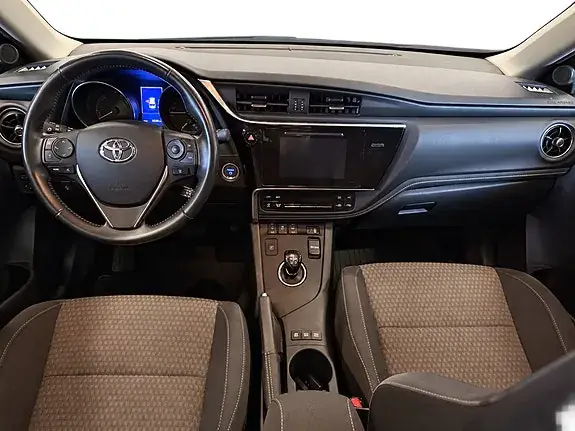 Toyota Auris 2018 photo 2