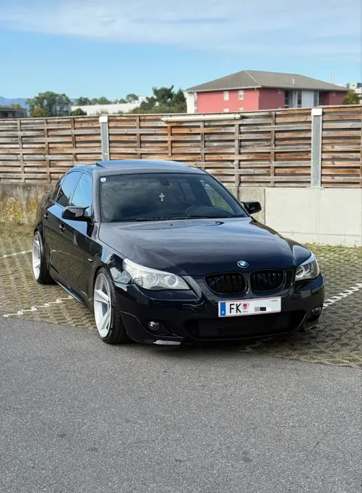 BMW 5 Series 2009 photo 2