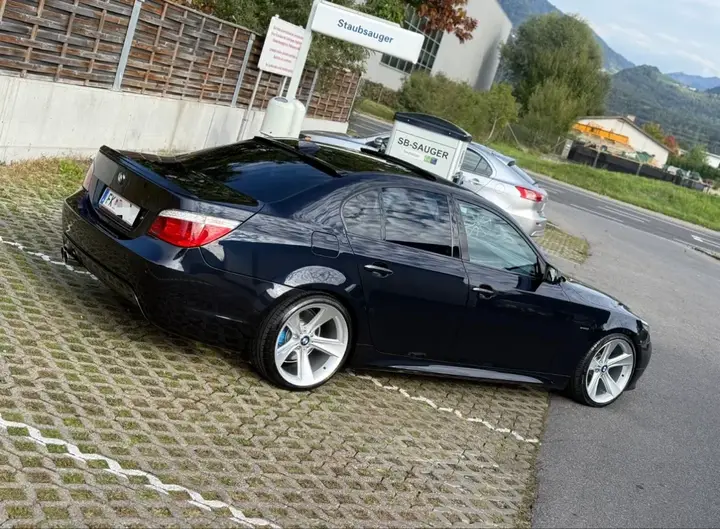 BMW 5 Series 2009 photo 3