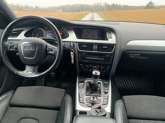 Audi A4 2012 photo 4