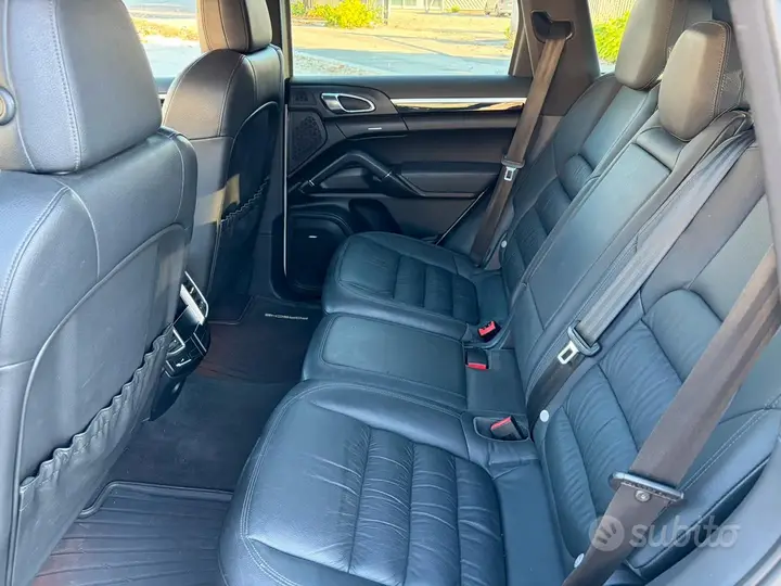 Porsche Cayenne 2011 photo 4