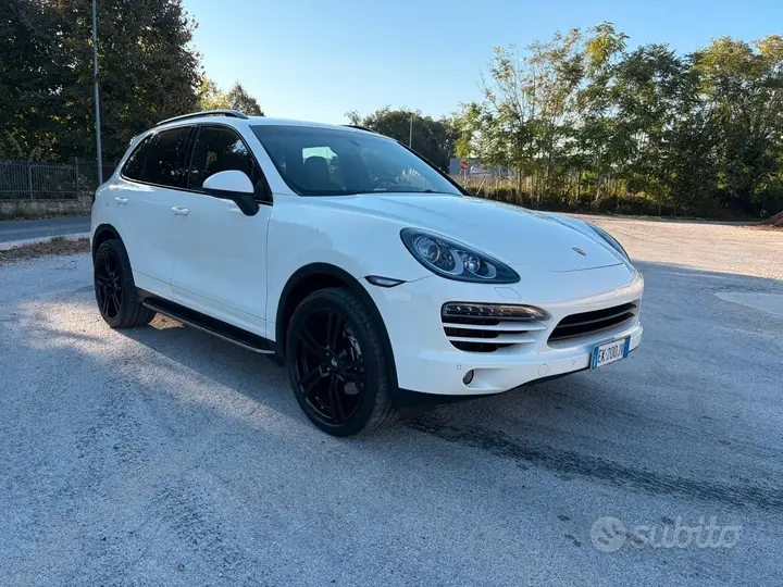 Porsche Cayenne 2011 photo 2