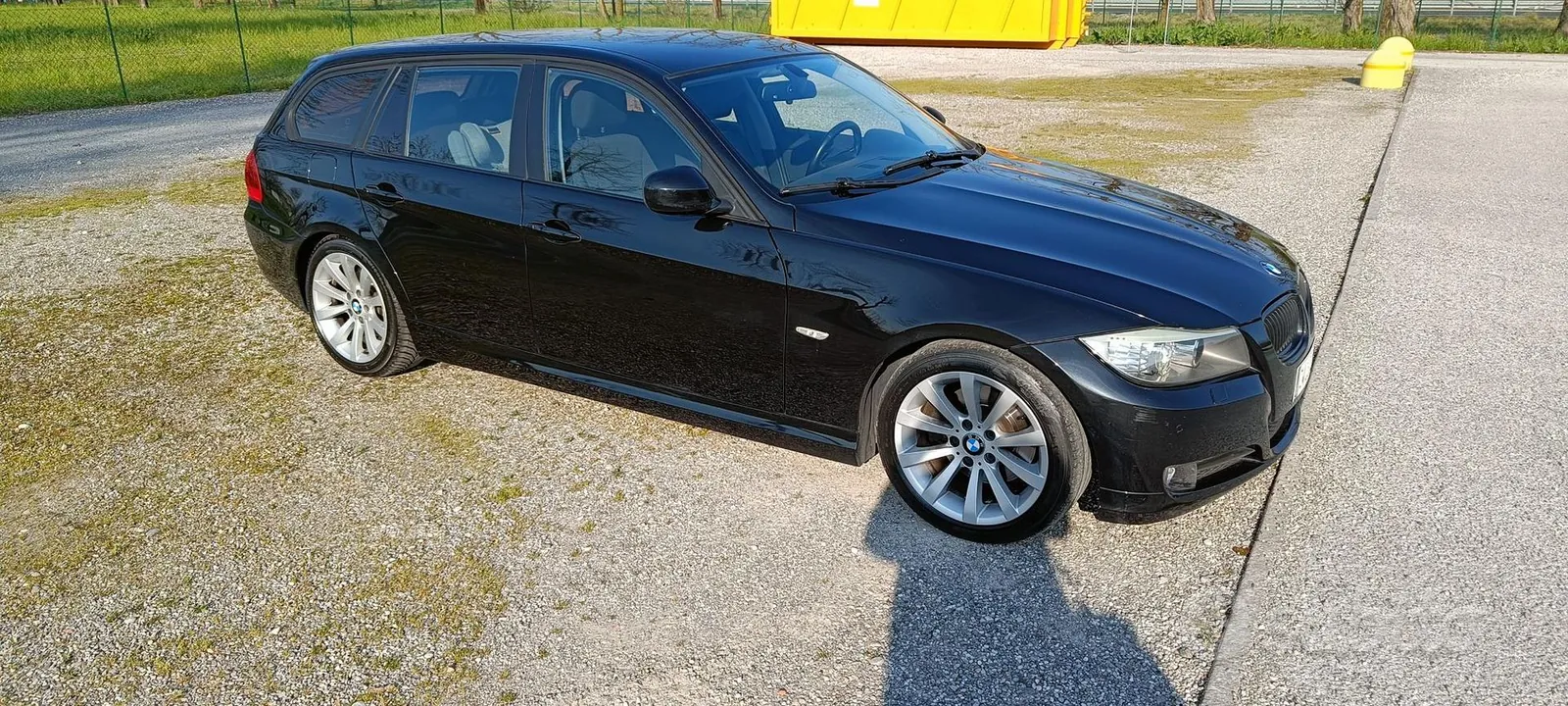 BMW 320D 2009 photo 3