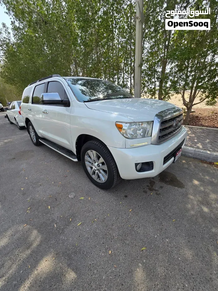 Toyota Sequoia 2013 photo 2