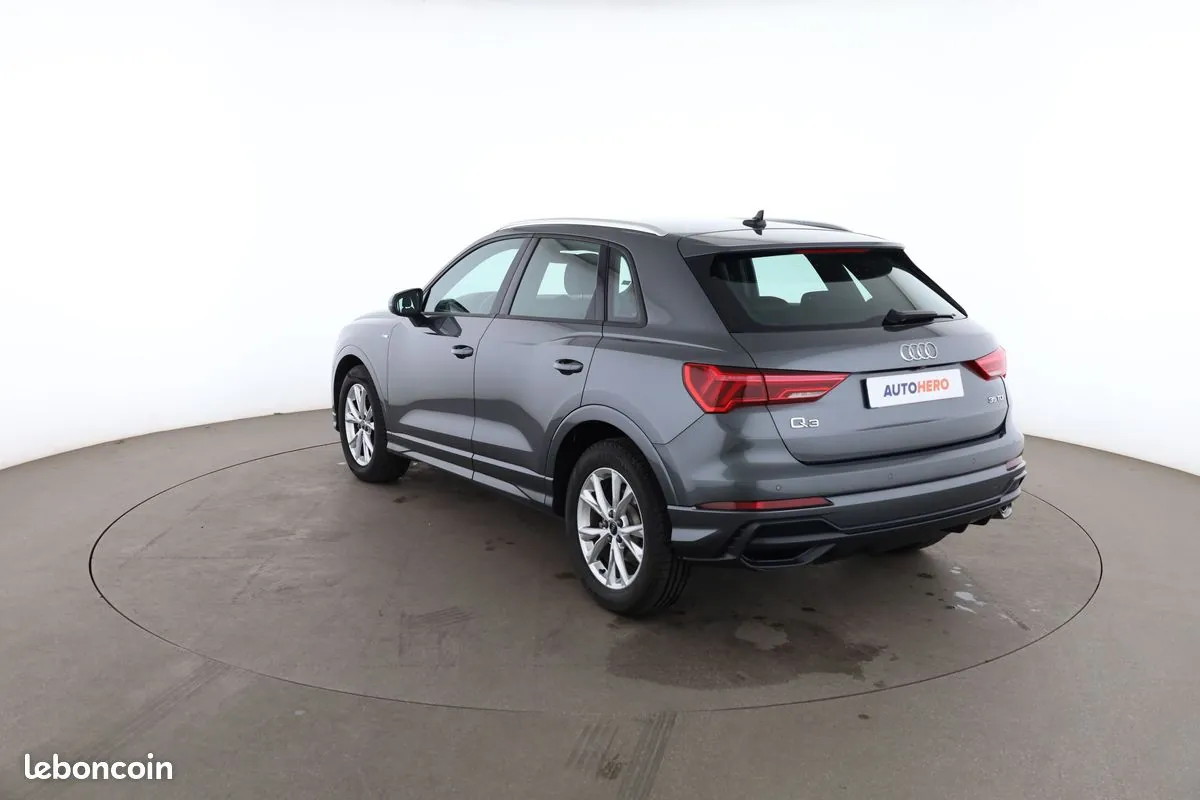 Audi Q3 2021 photo 2