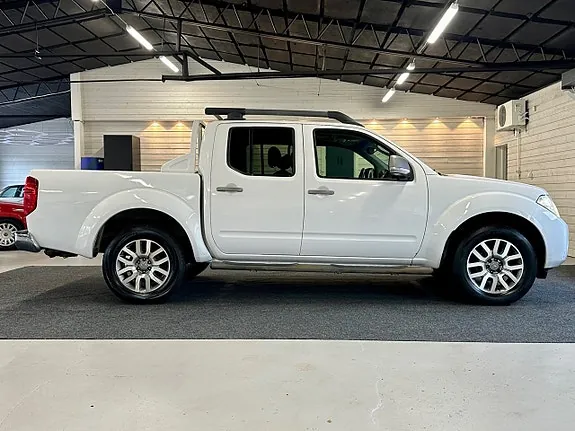 Nissan Navara 2015 photo 2