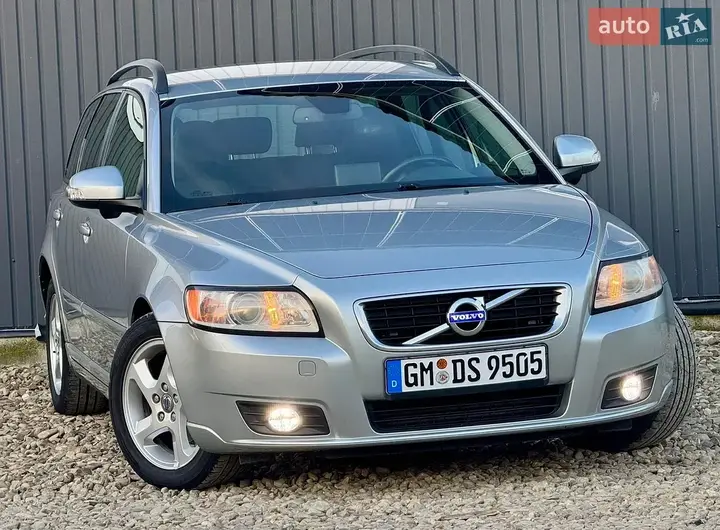 Volvo V50 2011 photo 2