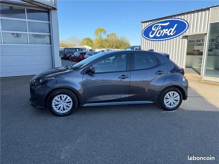 Toyota Yaris 2024 photo 2