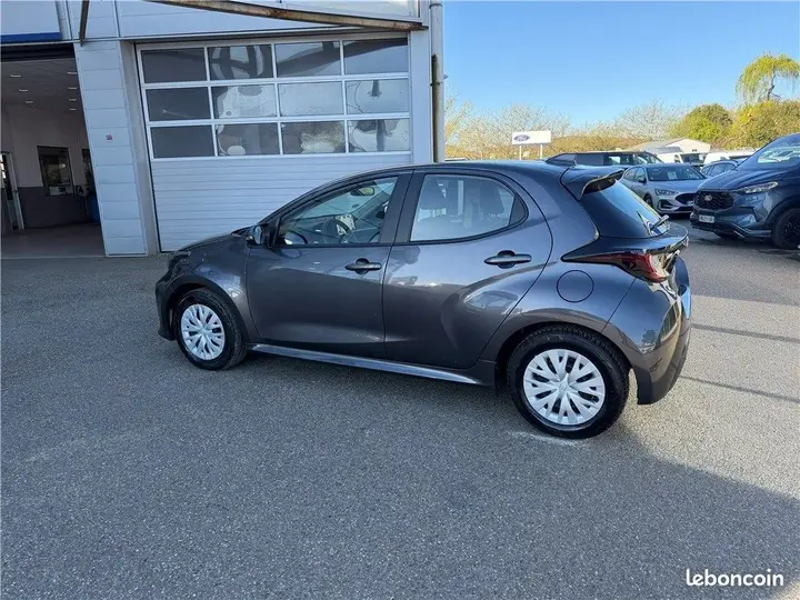 Toyota Yaris 2024 photo 3