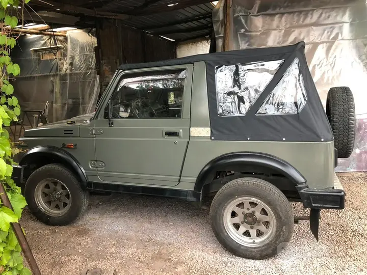Suzuki Samurai 1990 photo 4