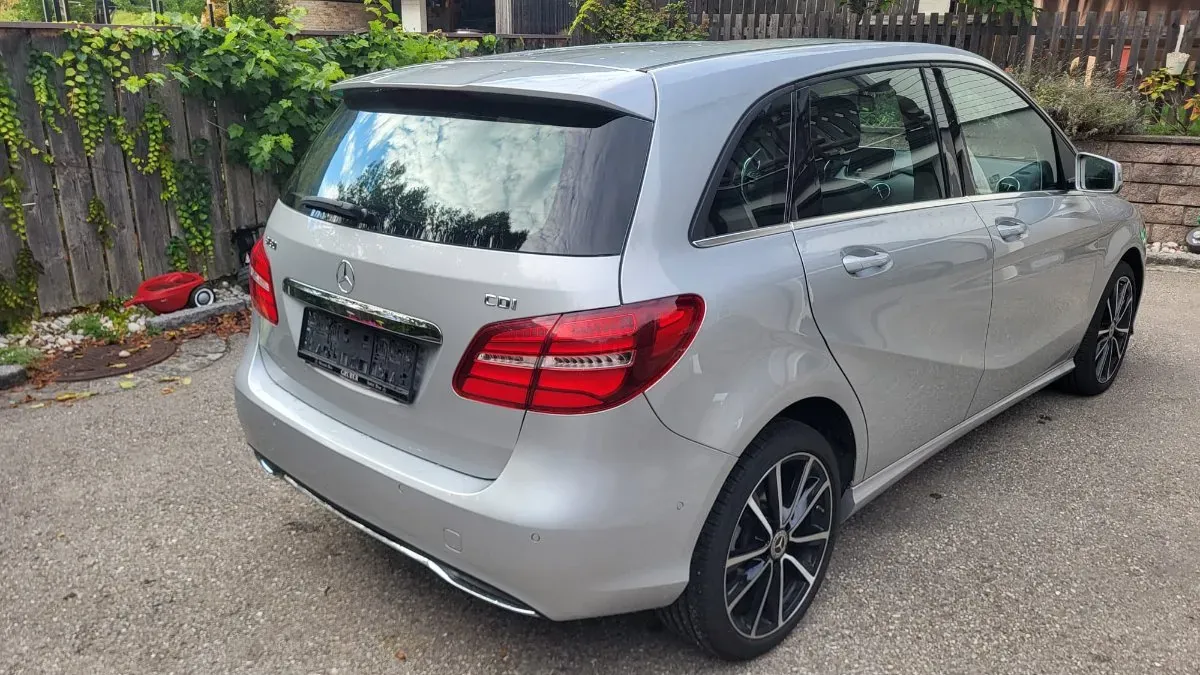 Mercedes-Benz B-Class 2015 photo 2