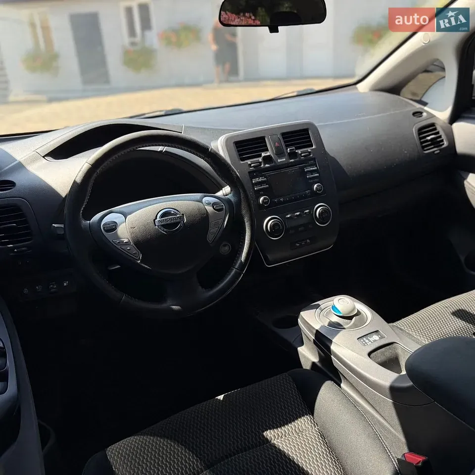 Nissan Leaf 2015 photo 4