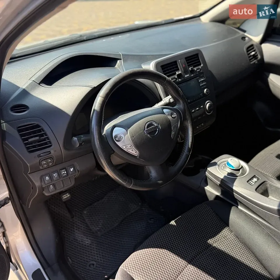 Nissan Leaf 2015 photo 2