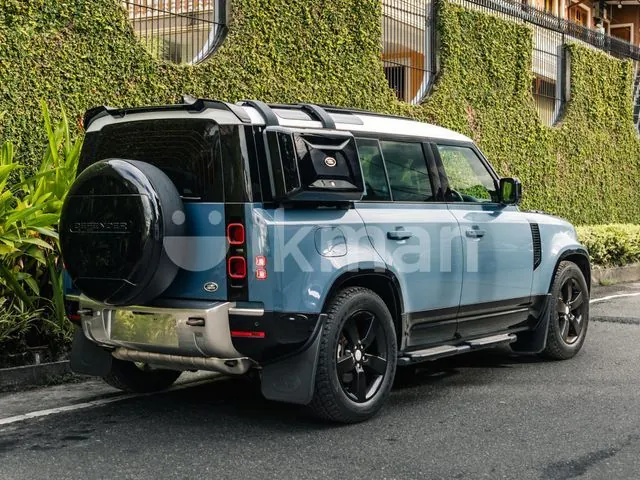Land Rover Defender 2023 photo 3