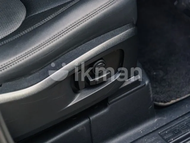 Land Rover Defender 2023 photo 5