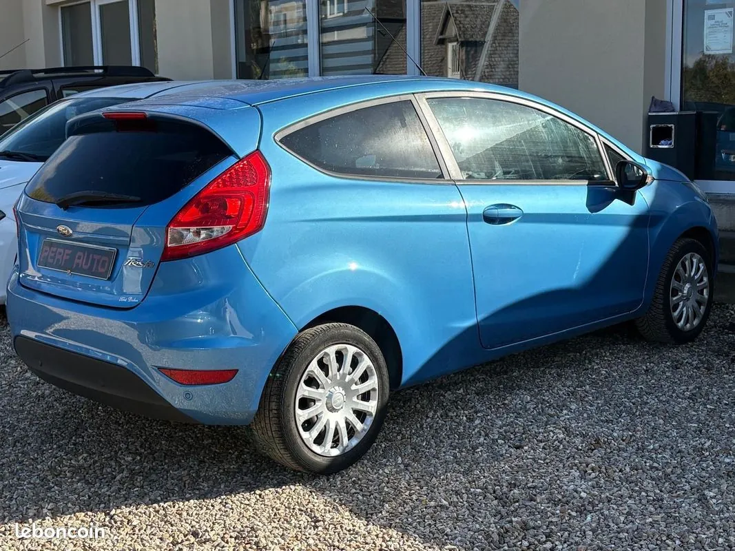 Ford Fiesta 2011 photo 4