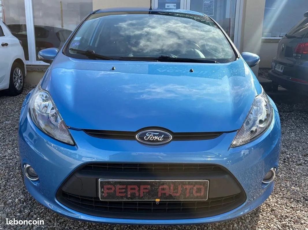 Ford Fiesta 2011 photo 2