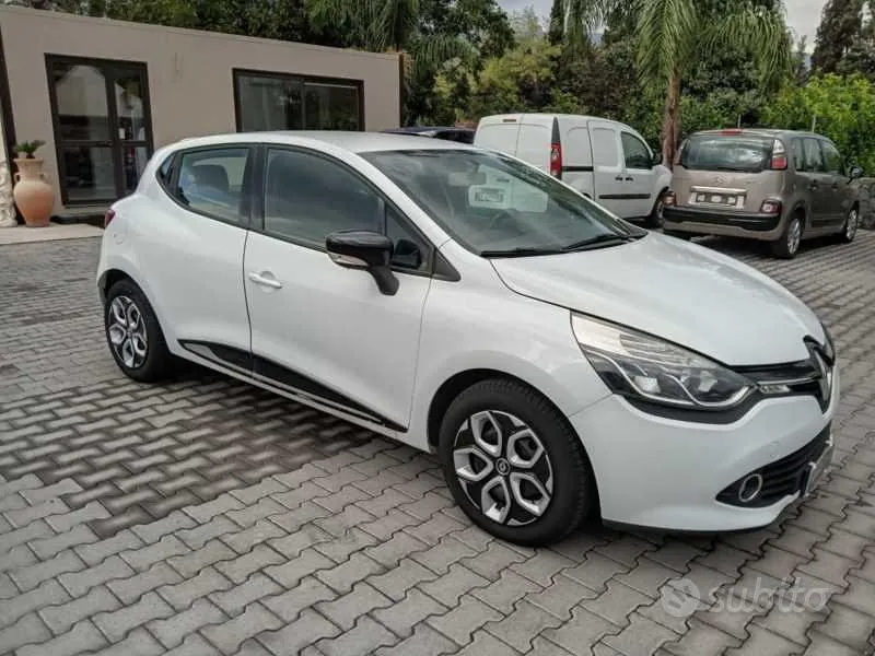Renault Clio 2013 photo 2