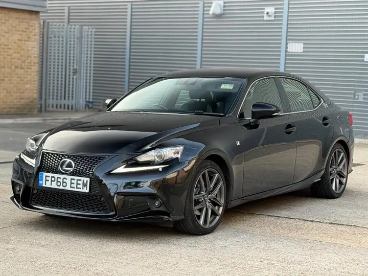 Lexus Is 2016 photo 2
