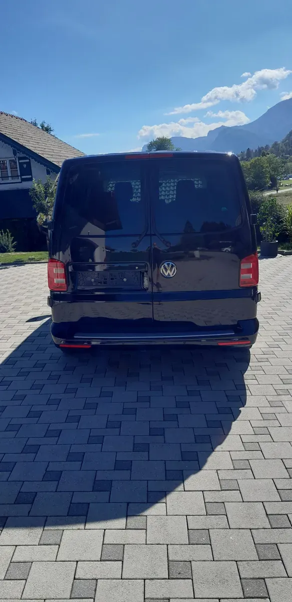 Volkswagen Multivan 2017 photo 2