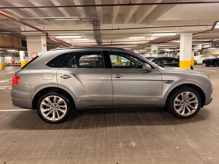 Bentley Bentayga 2017 photo 4