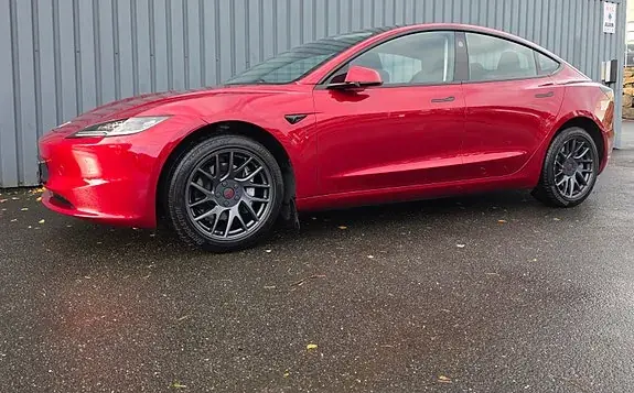 Tesla Model 3 2025 photo 2