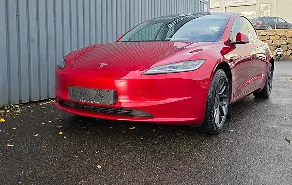 Tesla Model 3 2025 photo 4