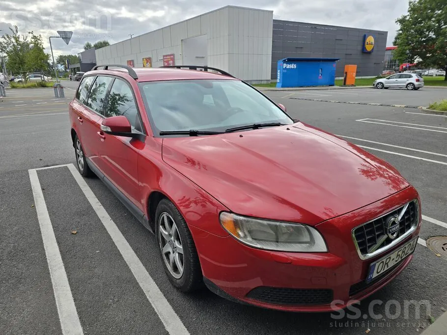 Volvo V70 2010 photo 2