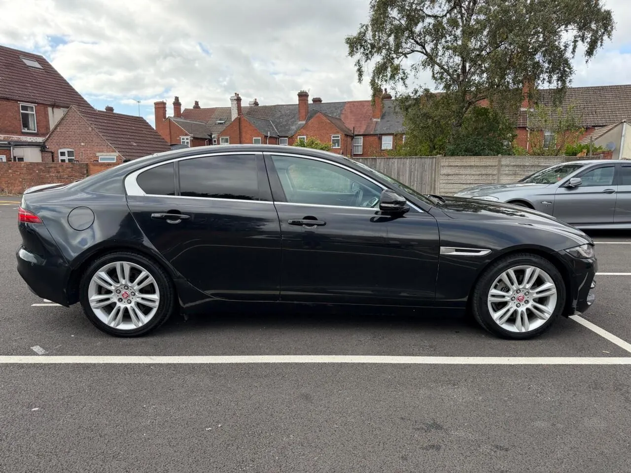 Jaguar Xe 2020 photo 4