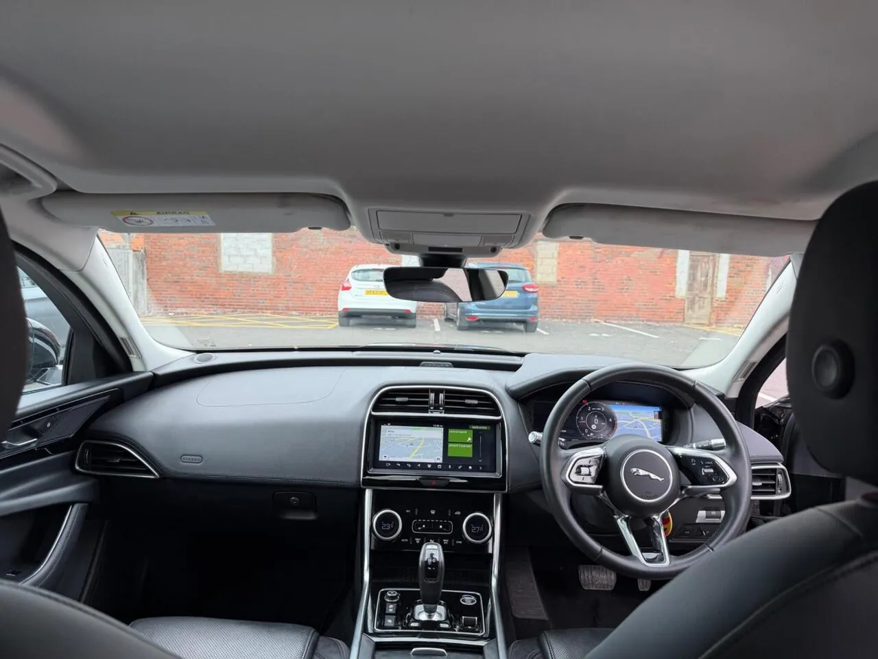 Jaguar Xe 2020 photo 5