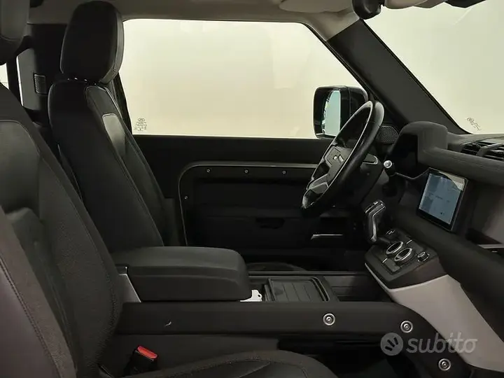 Land Rover Defender 2021 photo 3