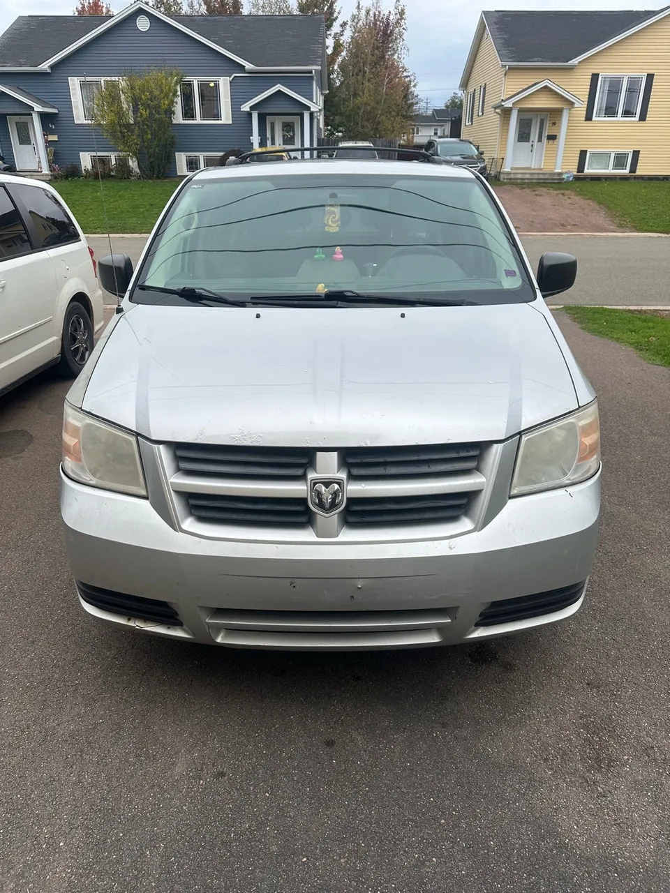 Dodge Grand Caravan 2010 photo 2