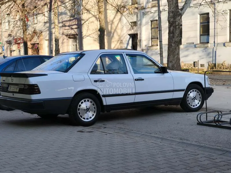 Mercedes-Benz W124 1988 photo 4