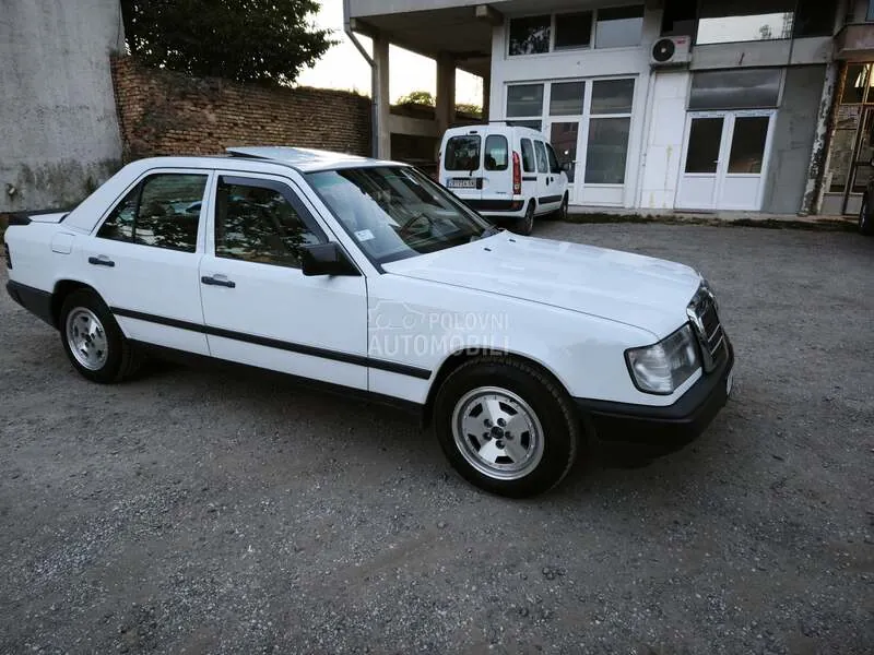 Mercedes-Benz W124 1988 photo 2