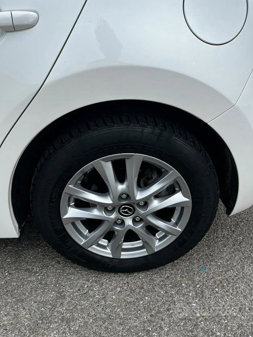 Mazda 3 2015 photo 3